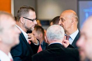 Stoiska firmowe podczas I Konferencji Budownictwo Podziemne 2015 / Dyskusje kuluarowe / fot. Quality Studio dla www.inzynieria.com