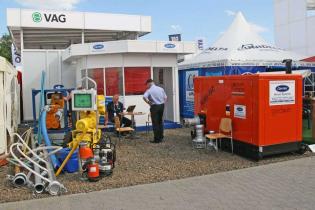 Wystawa maszyn i urządzeń w trakcie bydgoskich targów WOD-KAN 2011. Fot. www.inzynieria.com