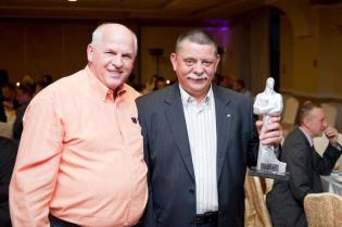 Od lewej: Ireneusz Sas z firmy JL Maskiner w Polsce sp. z o.o. oraz Michał Andrzejewski z firmy GAMM-BUD sp. z o.o. - laureat tegorocznej nagrody TYTAN 2013 / fot. Quality Studio dla www.inzynier