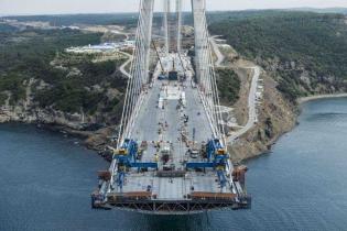 Budowa mostu nad cieśniną Bosfor. Fot. 3kopru.com