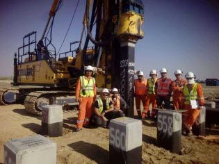 W zachodnim Kazachstanie firma Keller podjęła się wykonania robót palowych na niespotykaną skalę. Zadanie, które jest aktualnie realizowane, obejmuje dostawę i wbicie około 35 000 pali prefabrykowanych o przekroju 40 x 40 cm oraz długości od 12 do 16 m. J