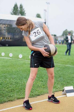 Spartakiada 2012 - rzut piłką lekarską kobiet / fot. z archiwum Katowickich Wodociągów S.A.