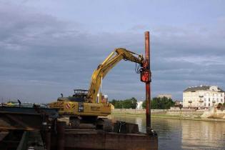 Budowa kładki - stan na 19.06.2010; fot.: INTOP Tarnobrzeg