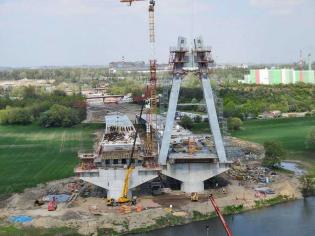 Budowa S7 od węzła Rybitwy (Christo Botewa) do węzła  Igołomska z przeprawą mostową przez Wisłę W Krakowie (kwiecień 2016 r.). Fot. www.s7botewaigolomska.pl