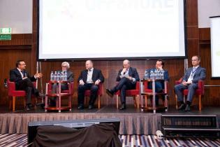 Od lewej: Adam Mikołajczyk - Urząd Marszałkowski Województwa Pomorskiego, Andrzej Cieślak - Urząd Morski w Gdyni,  Juliusz Gajewski - Instytut Morski w Gdańsku, Wojciech Centarski - PSEW, Wojciech Sztuba - TPA Horwath, Karol Lasocki - K&L Gates / fot. 