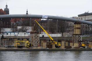 Budowa kładki - stan na 30.03.2010; fot.: inzynieria.com