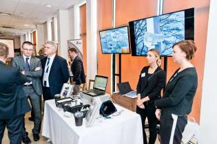 Stoiska firmowe podczas I Konferencji Budownictwo Podziemne 2015 / Dyskusje kuluarowe / fot. Quality Studio dla www.inzynieria.com