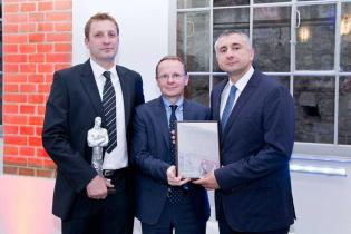 Od lewej: Jakub Blejsz z firmy Blejkan sp. z o.o., Ireneusz Jaki, zastępca prezesa Wodociągów i Kanalizcji w Opolu sp. z o.o. / fot. Quality Studio dla www.inzynieria.com