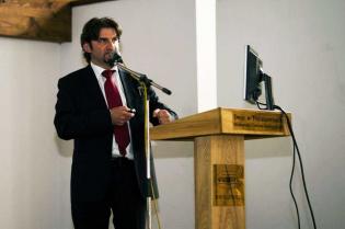 Marek Grotkowski z ZUS MPWiK sp. z o.o. prezentuje korzyści wynikające z budowy sieci szerokopasmowej na przykładzie Miejskiego Przedsiębiorstwa Wodociągów i Kanalizacji S.A. w Krakowie / fot. inzynieria.com