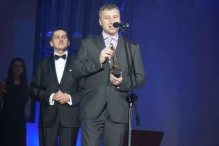 Tomasz Szuba - Wiceprzewodniczący Małopolskiego Oddziału ZMRP, Wojciech Ciejka - laureat nagrody w kategorii Budowniczy Roku. Fot. www.inzynieria.com