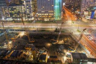 Zabezpieczenie wykopu i posadowienie budynku Q22 w Warszawie (2013). Budowa biurowca Q22 o wysokości 155 m , zlokalizowanego w biznesowym centrum Warszawy w miejscu dawnego hotelu Mercure, wymagała wykonania głębokiego wykopu dla 5-cio kondygnacyjnego gar