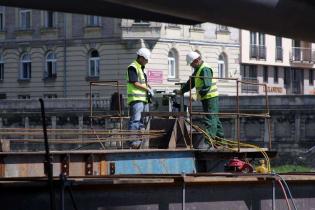 Budowa kładki - stan na 18.06.2010; fot.: INTOP Tarnobrzeg