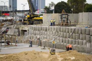Budowa stacji Rondo Daszyńskiego - stan na 25.08.2011 r. / fot. inzynieria.com