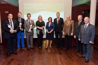 Laureaci nagród TYTAN 2013 oraz członkowie komisji. Od lewej: Dymitr Petrow-Ganew - Herrenknecht AG, Krzysztof Głodzik - Keller Polska sp. z o.o.,  Krzysztof Topolewicz - TOP PROJEKT Krzysztof Topolewicz, Monika Socha-Kośmider - Wydawnictwo INŻYNIERIA  sp