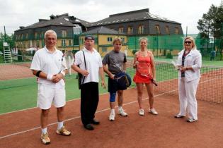 Od lewej: Mariusz Iwanejko z firmy INFRA S.A., Robert Wójcik z firmy Per Aarsleff Polska sp. z o.o., Rafał Chart z firmy Insituform sp. z o.o., Jolanta Kaczmarek z firmy Consolis Polska sp. z o.o. oraz Monika Socha-Kośmider z Wydawnictwa INŻYNIERIA sp. z 