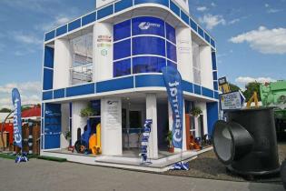 Wystawa maszyn i urządzeń w trakcie bydgoskich targów WOD-KAN 2011. Fot. www.inzynieria.com