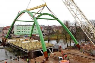 Montażu mostu stalowego w Darłowie nad Wieprzą. Fot. z archiwum Promostal