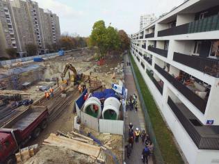 Pokaz odcinka kanalizacji zbudowanego z rur żelbetowych z okładziną PEHD o profilu jajowym – największych z oferty HABA-Beton. Fot. Quality Studio dla www.inzynieria.com