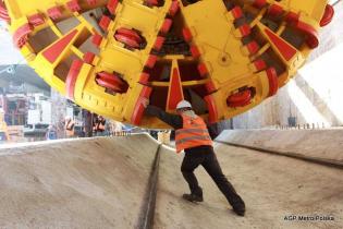 Umieszczenie TBM Maria w szybie - 11.04.2012 r. / fot. z archiwum AGP Metro Polska