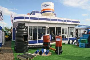 Wystawa maszyn i urządzeń w trakcie bydgoskich targów WOD-KAN 2011. Fot. www.inzynieria.com