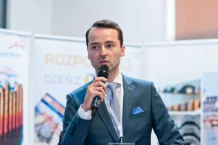 Oczekiwane zmiany do Prawa zamówień publicznych w związku z implementacją dyrektywy Parlamentu Europejskiego i Rady nr 2014/24/UE - Bartłomiej Król, Kancelaria Prawna Błaszak Zawiślak Król / fot. Qua