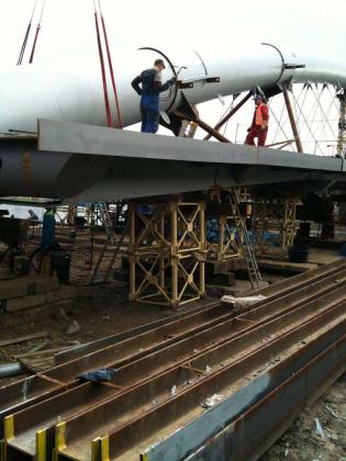 Budowa kładki - stan na 08.05.2010; fot.: inzynieria.com