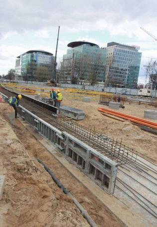 Budowa suwnicy do obsługi TBM-u - 18.04.2012 r./ fot. z archiwum AGP Metro Polska