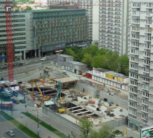 Zabezpieczenie wykopu i posadowienie budynku Q22 w Warszawie (2013). Budowa biurowca Q22 o wysokości 155 m , zlokalizowanego w biznesowym centrum Warszawy w miejscu dawnego hotelu Mercure, wymagała wykonania głębokiego wykopu dla 5-cio kondygnacyjnego gar