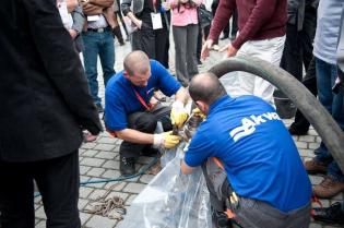 Pokaz na żywo - proces instalacji wykładziny CIPP firmy Brandenburger utwardzanej promieniami UV - Artur Bakaj, Grzegorz Owczarek, PPHU 