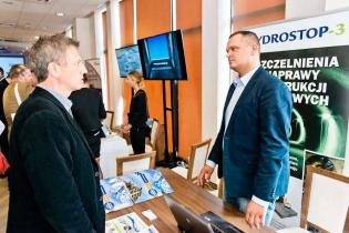 Stoiska firmowe podczas I Konferencji Budownictwo Podziemne 2015 / Dyskusje kuluarowe / fot. Quality Studio dla www.inzynieria.com