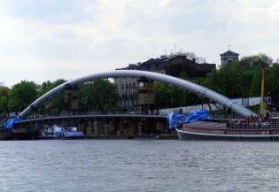 Budowa kładki - stan na 08.05.2010; fot.: inzynieria.com