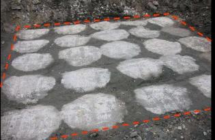 Posadowienie Centrum Plaza w Rybniku na kolumnach DSM (2005 r.). Budynek dużego centrum usługowo-rozrywkowego, obejmującego 187 stóp fundamentowych o obciążeniu do 16500 kN, planowano posadowić na palach CFA o średnicy 80 cm. Rozwiązanie zamienne, wdrożon