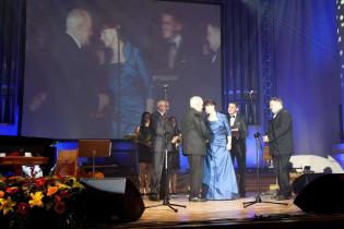 Prof. dr hab. inż. Kazimierz Furtak, Stanisław Furman - wyróżnienie w kategorii Nagroda Specjalna, Grażyna Czopek - Przewodnicząca Małopolskiego Oddziału ZMRP, Tomasz Szuba - Wiceprzewodniczący Małopolskiego Oddziału ZMRP. Fot. www.inzynieria.com