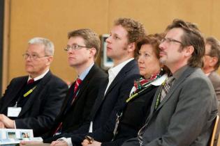 Dipl.-Ing Wilhelm Niederehe, stowarzyszenie FBS, 
Carsten Rieck, Robert Spang, Gisela Bartlechner, Właściciel firmy HABA-Beton, Prezes Johann Bartlechner podczas obrad seminaryjnych. Fot. www.inzynieria.com