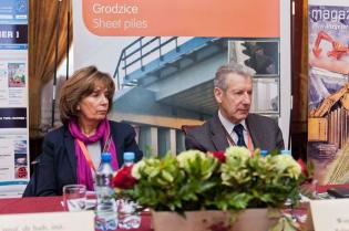 Członkowie prezydium. Od lewej: prof. dr hab. inż. Anna Siemińska-Lewandowska - Politechnika Warszawska, dr inż. Wojciech Grodecki - Politechnika Warszawska /  fot. Quality Studio dla www.inzynie