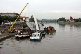 Budowa kładki - stan na 19.06.2010; fot.: INTOP Tarnobrzeg