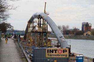 Budowa kładki - stan na 30.03.2010; fot.: inzynieria.com