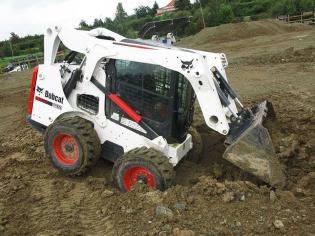 Miniładowarka S650 doskonale radzi sobie w trudnych warunkach