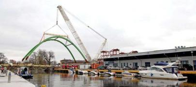 Montażu mostu stalowego w Darłowie nad Wieprzą. Fot. z archiwum Promostal