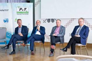 Od lewej: Józef Natonek - Miejskie Przedsiębiorstwo Wodociągów i Kanalizacji w Jaworznie, Paweł Chudziński – Aquanet Poznań, Andrzej Malinowski – Dąbrowskie Wodociągi sp.z o.o., Piotr Niemiec - Zabrzańskie Przedsiębiorstwo Wodociągów i Kanalizacji sp. z o