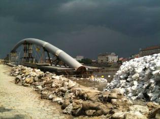 Stan kładki po powodzi - 22.05.2010; fot.: inzynieria.com