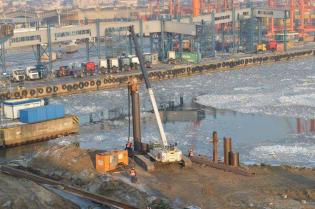 Budowa Nabrzeża Bułgarskiego i Nabrzeża Zamykającego w Porcie Gdynia. Fot. ArcelorMittal