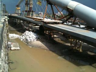 Stan kładki po powodzi - 22.05.2010; fot.: inzynieria.com