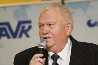 Prof. dr hab. Janusz Łomotowski z Uniwersytetu Przyrodniczego we Wrocławiu przybliżył słuchaczom zagadnienie planowania programów gospodarowania wodami 
opadowymi i zabezpieczenia obszarów powiatów i gmin przed powodziami / fot. inzynieria.com