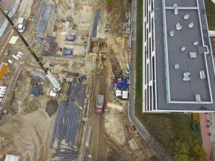 Pokaz odcinka kanalizacji zbudowanego z rur żelbetowych z okładziną PEHD o profilu jajowym – największych z oferty HABA-Beton. Fot. Quality Studio dla www.inzynieria.com