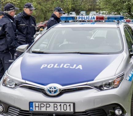Policjanci ze Śląska otrzymali hybrydowe radiowozy