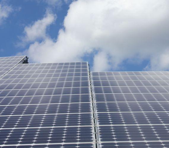 Ponad 300 tys. miejsc pracy w branży OZE