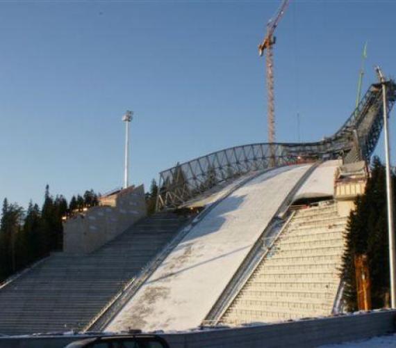 Nowe oświetlenie skoczni w Holmenkollen