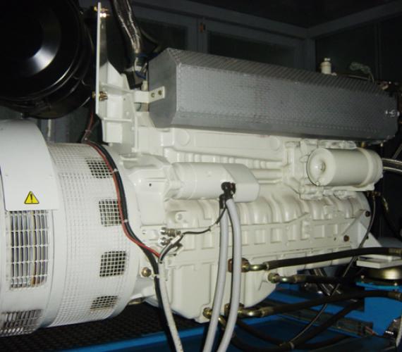 Fot. 1. Silnik gazowy układu kogeneracyjnego - Oczyszczalnia Ścieków "Kujawy"