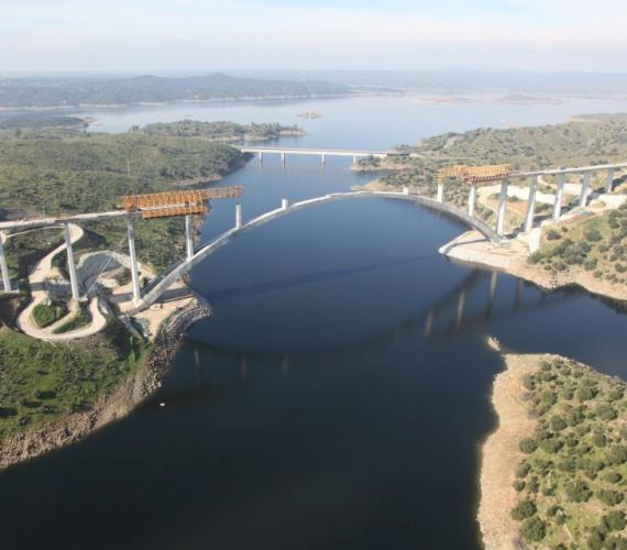 W Hiszpanii powstaje wyjątkowa przeprawa kolejowa